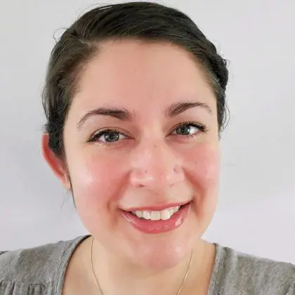 Amy Desrosiers Headshot