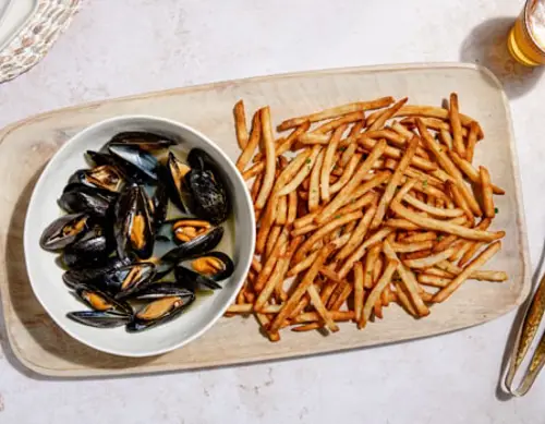 Beer Steamed Mussels & Thin Cut Fries
